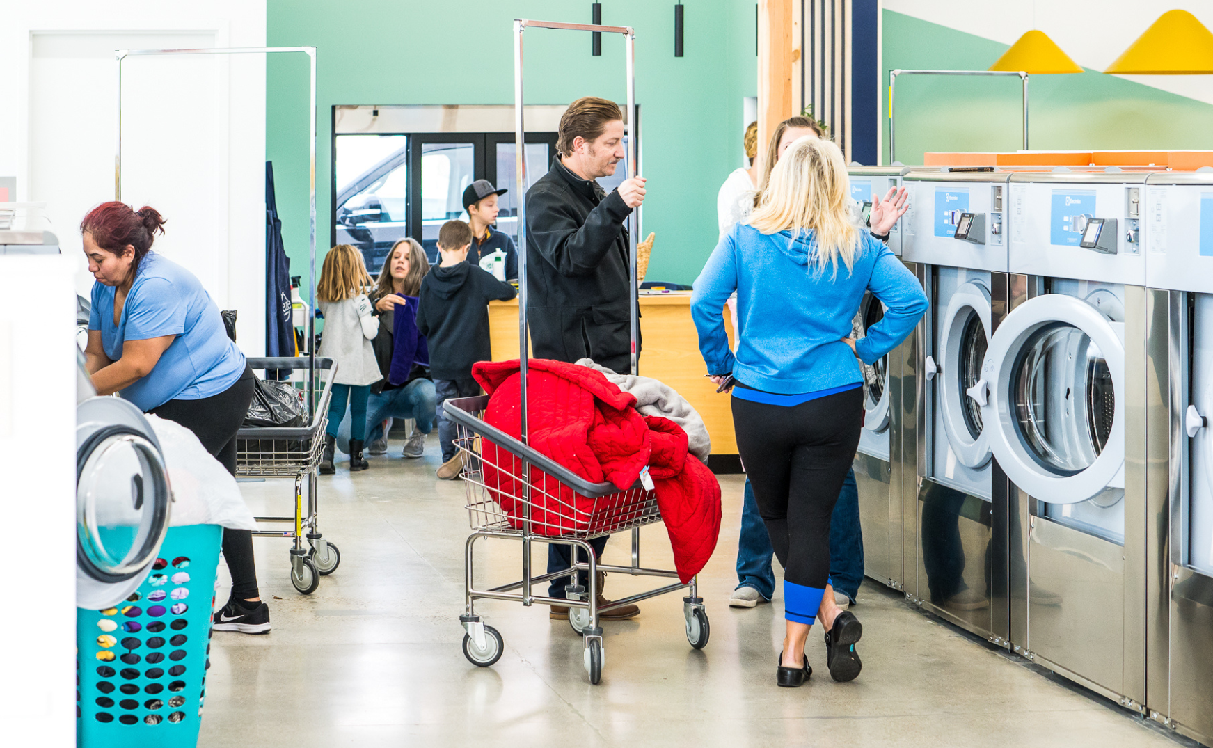 Customers doing laundry - Laundromats Treasure Valley Idaho